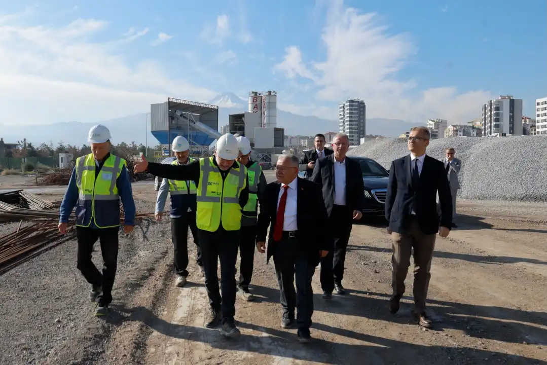Başkan Büyükkılıç'tan Kartal Katlı Kavşağı’nda inceleme