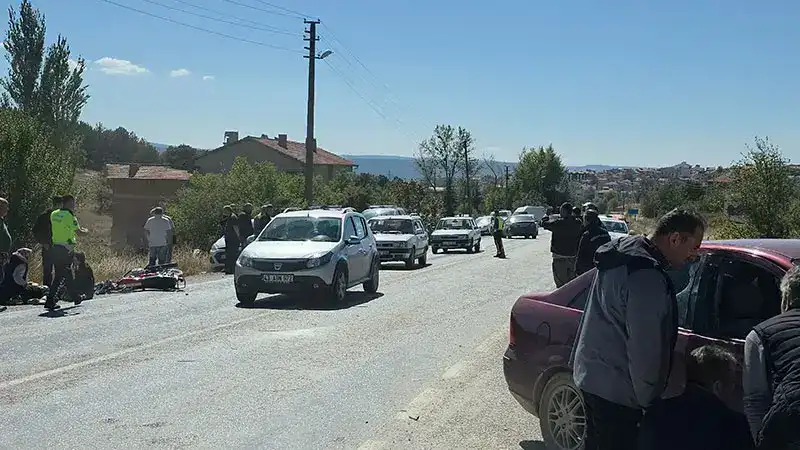 Otomobil ve motosiklet çarpıştı; 1 ölü, 2 yaralı