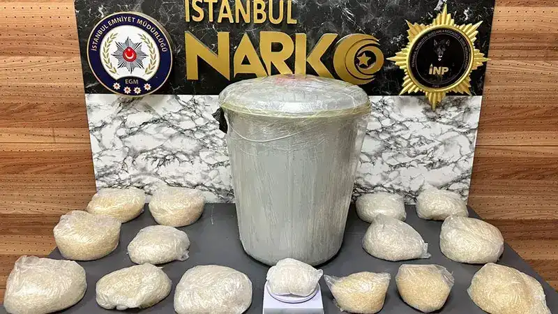 İstanbul'da 3 ilçede düzenlenen operasyonlarda 898 kilogram uyuşturucu madde ele geçirildi