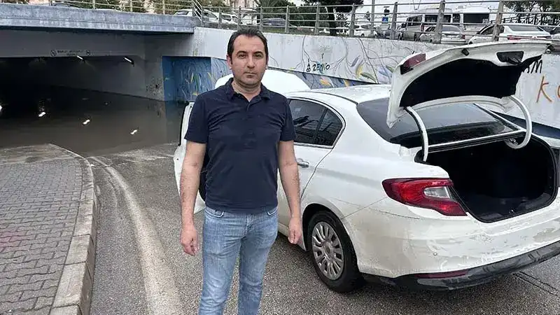 Adana'da sağanak sonrası alt geçidi su bastı; otomobilde mahsur kaldılar