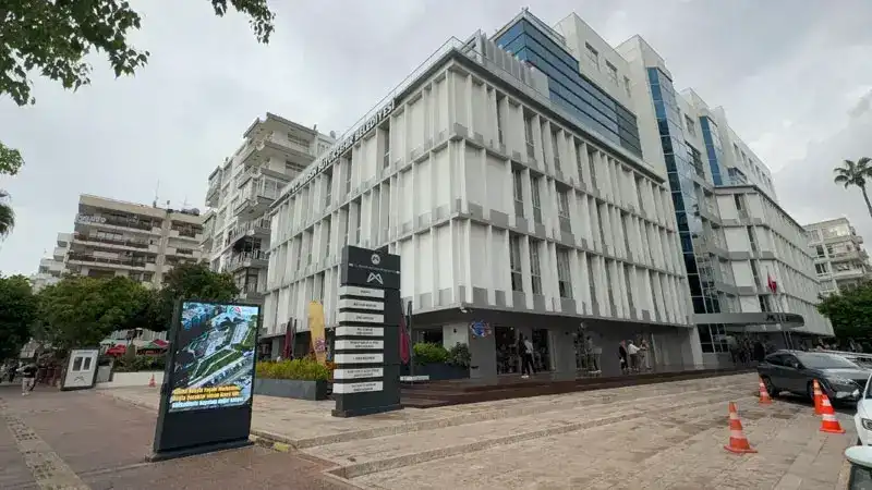 Mersin'de Büyükşehir ve 2 ilçe belediyesine operasyon; Vahap Seçer dahil, 59 gözaltı