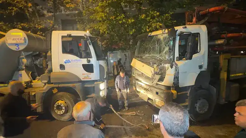 Avcılar’da yokuşta kayan beton pompası park halindeki 7 araca çarptı