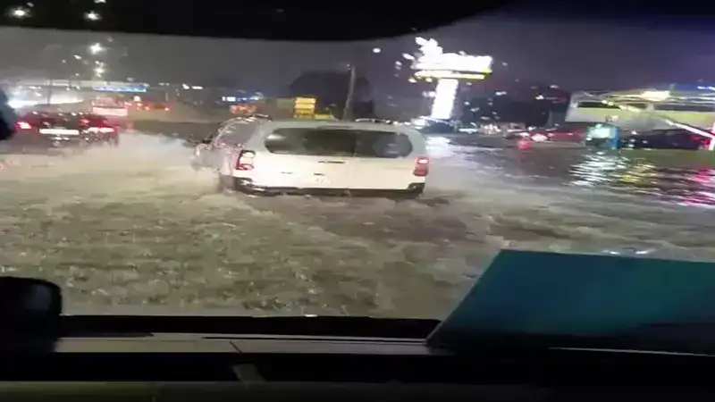 Kocaeli’de sağanak su baskınlarına neden oldu