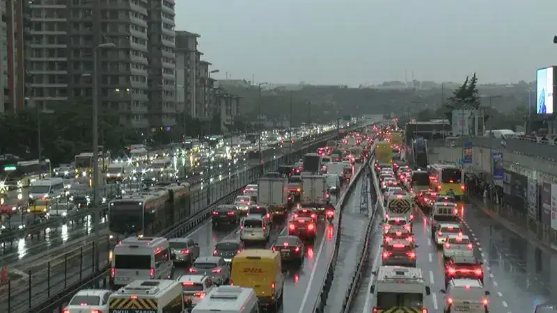 İstanbul'da trafik yoğunluğu yüzde 85'e ulaştı