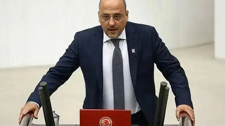 Rahatsızlanan Ahmet Şık, hastaneye kaldırıldı