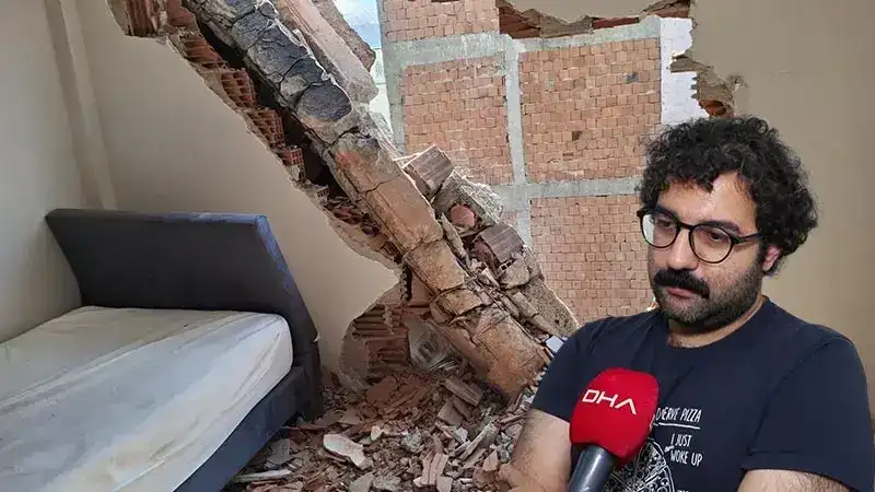 Zeytinburnu'nda yıkım sırasında bitişik apartmanın duvarı çöktü