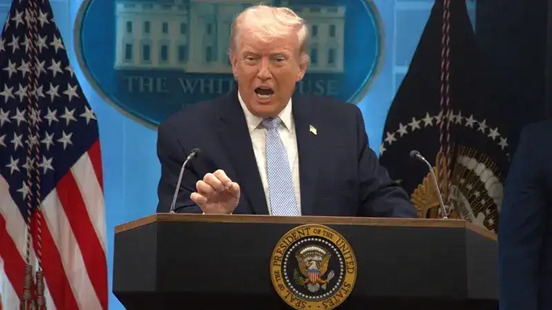 Trump: İran'ı fena halde alt ettik, belki biraz daha ileri gidebiliriz