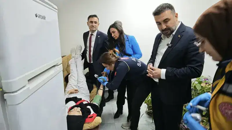 Törende fenalaşan öğrenciye doktor olan milletvekili ile il başkanı müdahale etti