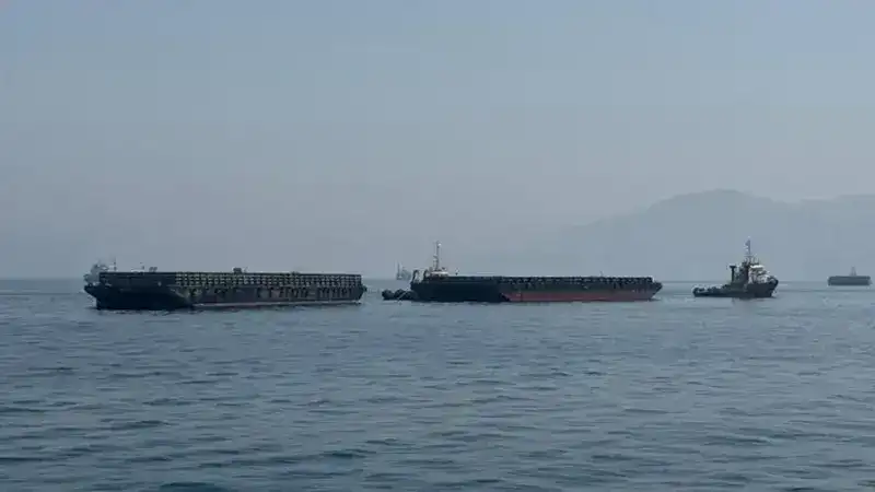 UKMTO: Hürmüz Boğazı'nda bir petrol tankeri vuruldu