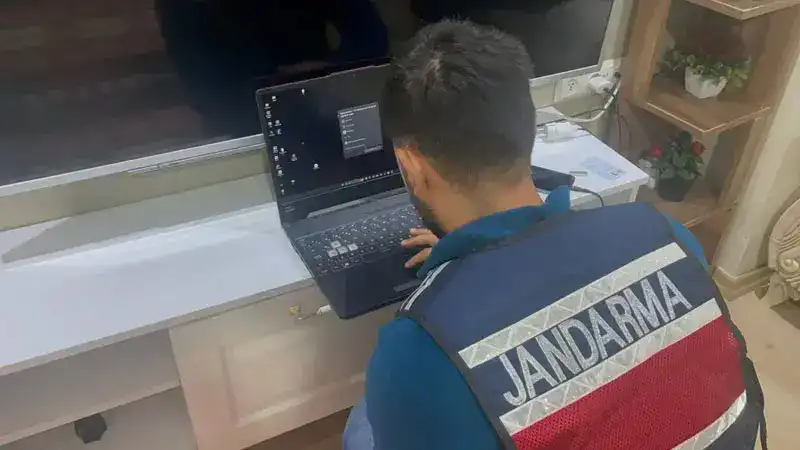 Yasa dışı sorgu paneli operasyonunda 2 gözaltı