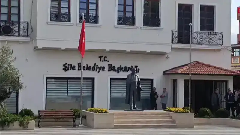 Şile Belediyesi'ne yönelik yolsuzluk soruşturmasında sanıklar ilk kez hakim karşısında