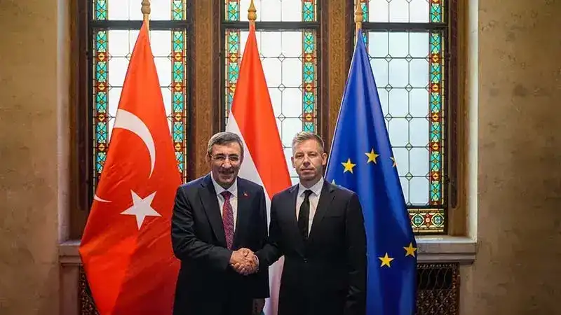 Cumhurbaşkanı Yardımcısı Yılmaz, Macaristan Başbakanı Magyar ile görüştü
