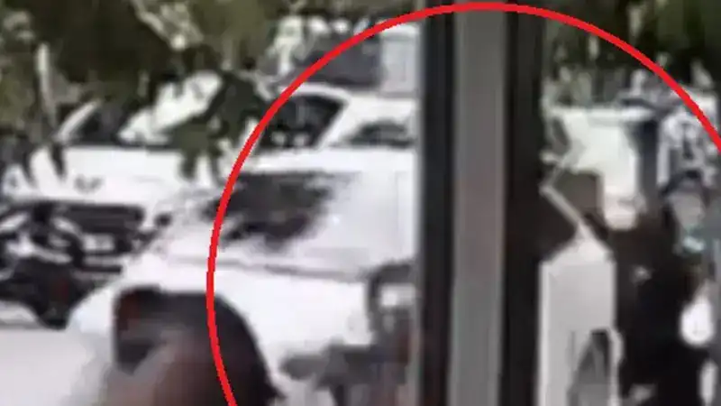 Ankara’da motosiklet ile otomobilin çarpıştığı kaza kamerada: 1 yaralı