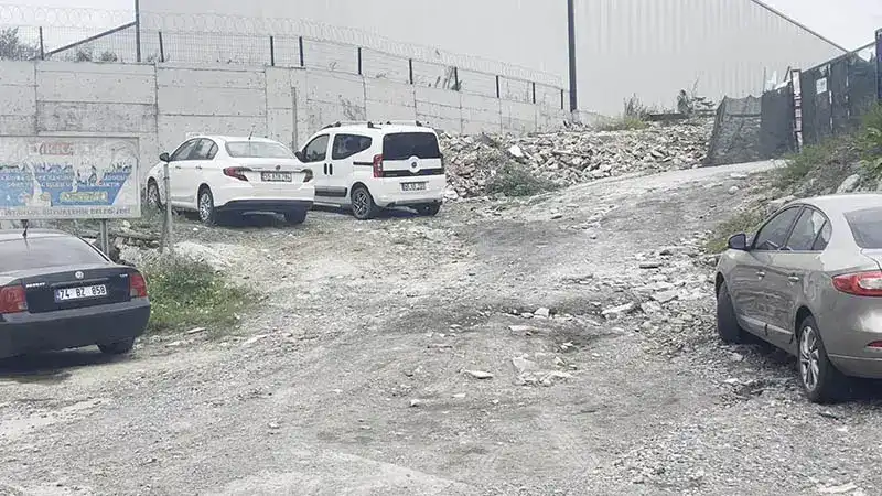Büyükçekmece’de 1 kişinin öldüğü saldırının şüphelisi Bağcılar’da otomobilde ölü bulundu