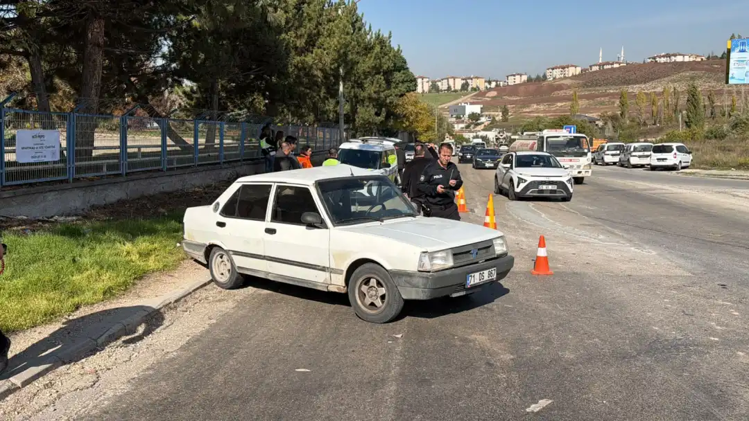 Kamyonet ile otomobil çarpıştı; 2 yaralı