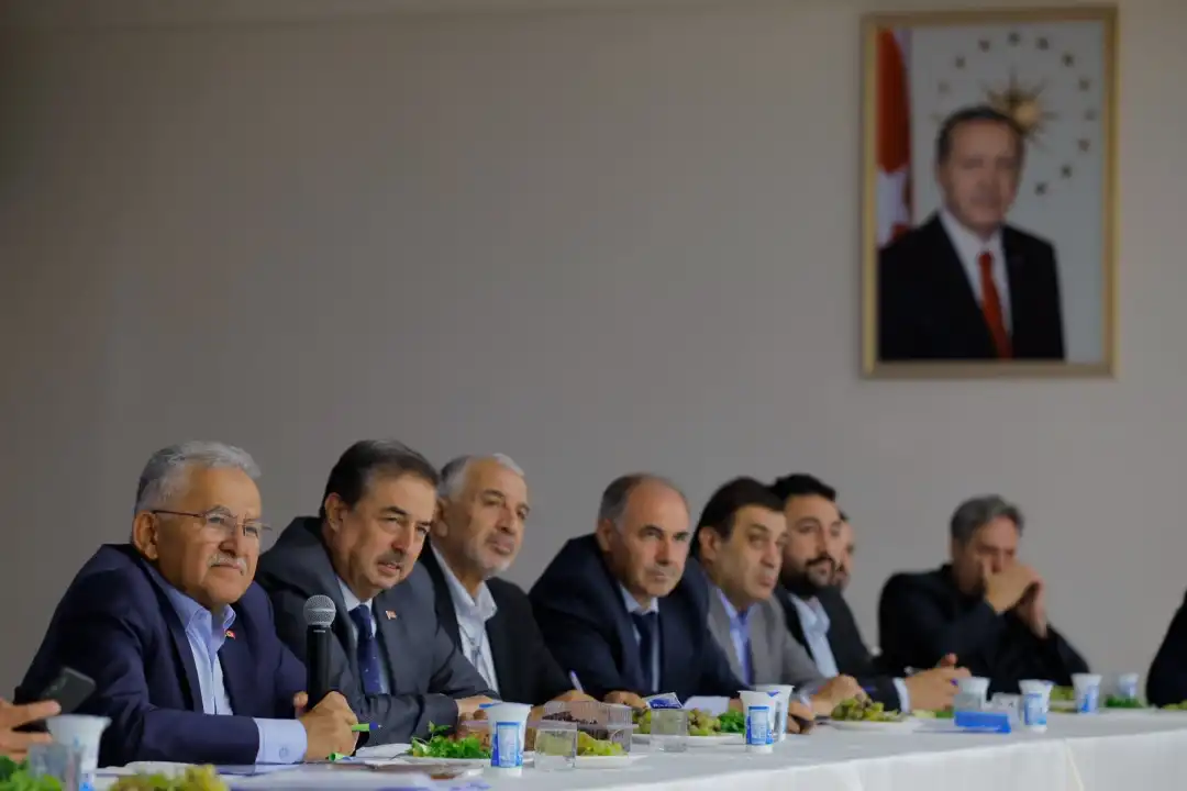 Başkan Büyükkılıç, İncesu ve Yeşilhisar’da muhtarlarla toplantı yaptı