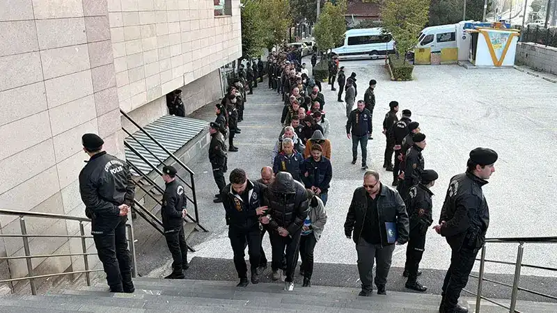 Yasa dışı bahis operasyonunda, hesaplarında 7, 1 milyar lira para hareketi tespit edilen 78 şüpheli tutuklandı