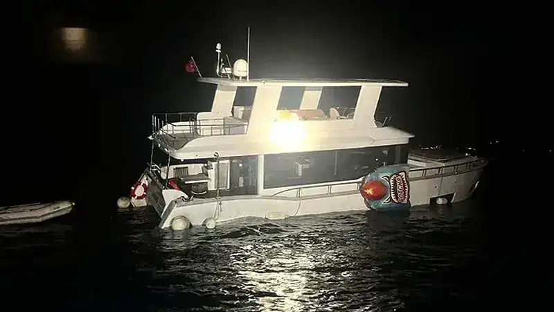 Su alıp batma tehlikesi geçiren teknedeki 2 kişi kurtarıldı