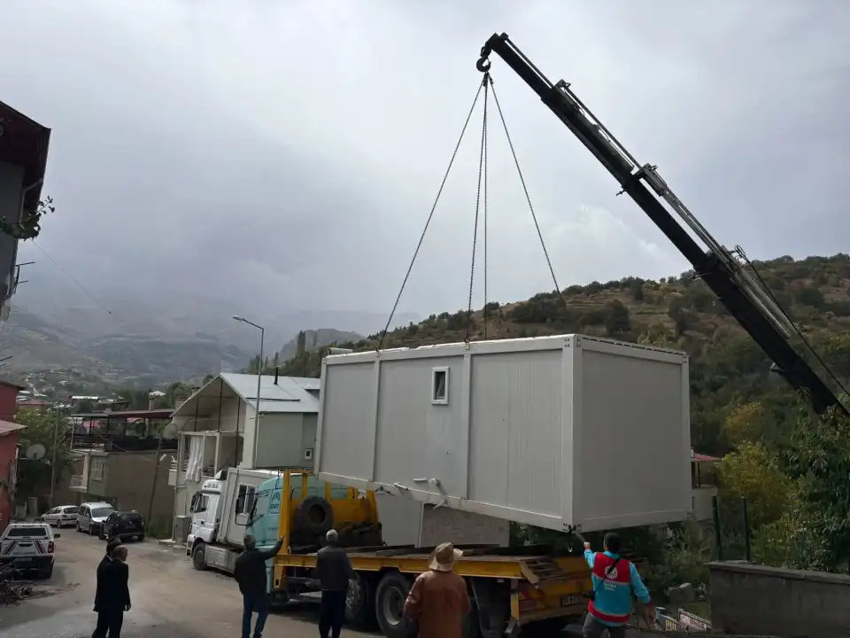 Ulukışla’da ihtiyaç sahibi ailelere 6 AFAD konteyneri teslim edildi