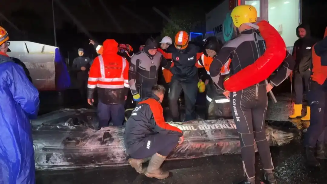 Sarıyer Ayazağa’da iş yerlerinde mahsur kalanlar tek tek kurtarıldı