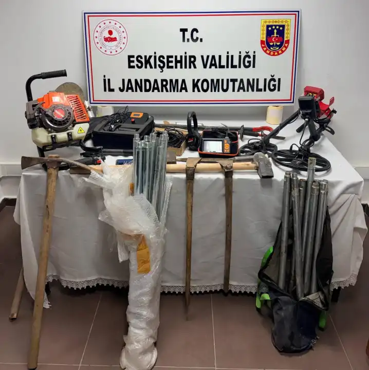 Eskişehir’de kaçak kazı yapan 5 şüpheli yakalandı