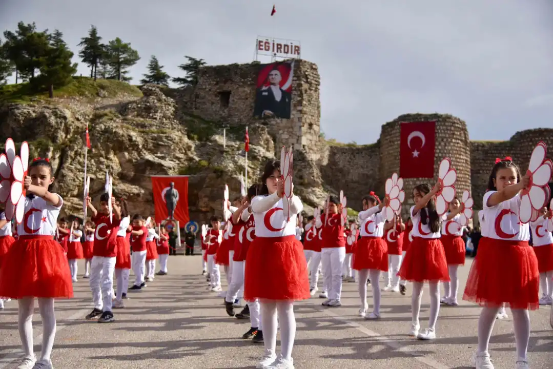 Eğirdir'de Cumhuriyet tören ve etkinliklerle kutlandı