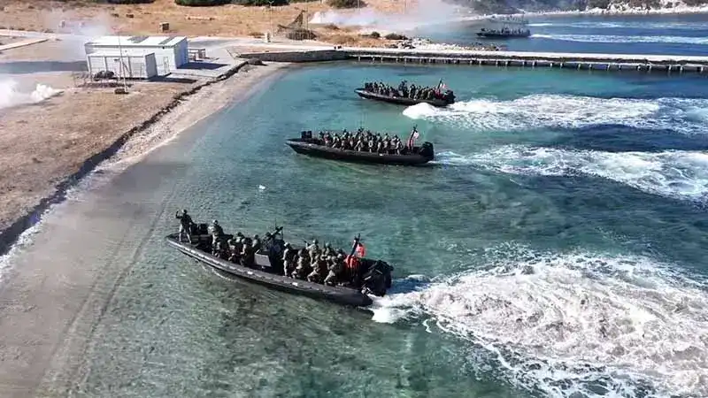 İzmir'de komandolardan 'Deniz Hücum Harekatı Eğitimi'