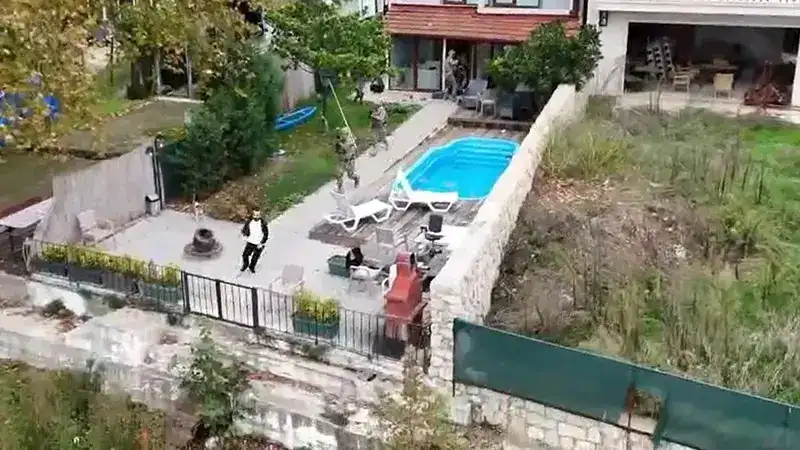Pendik'te haraç istedikleri iş insanı sanıp yemek getiren kuryeyi silahla vurdular