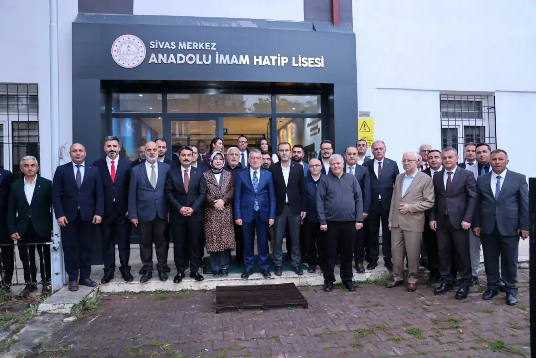 AK Parti'li Güler mezun olduğu okulu ziyaret etti