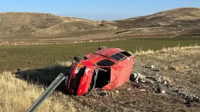 İşçi servis minibüsü devrildi: 6 yaralı