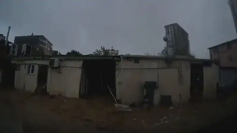 Ayazağa'da sel sırasında iş yerinde oluşan hasar kamerada